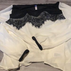 Black and white light weight top